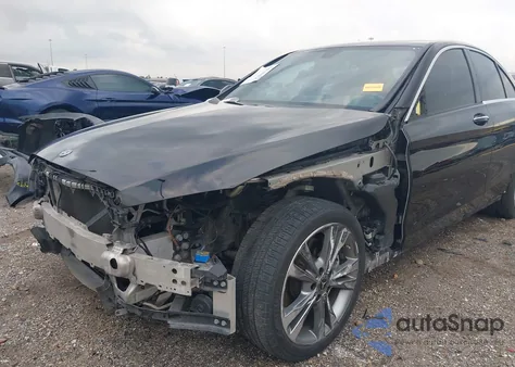 2018 Mercedes-Benz C 300 из США, поврежденный, VIN 55SWF4JB6JU271954